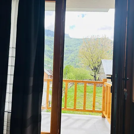 Bujtina Terthorja Penzion Theth